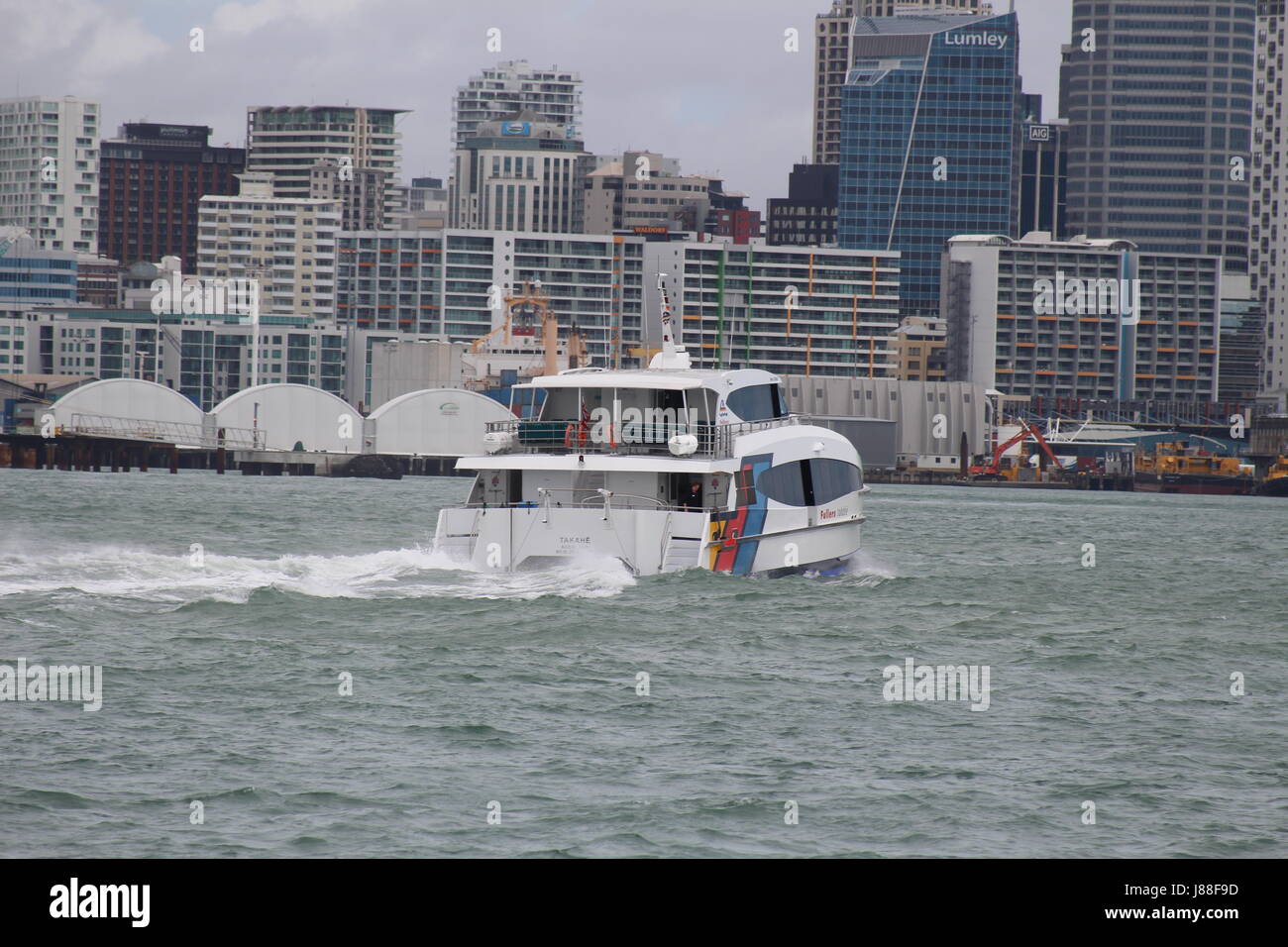 Fullers Auckland Ferry Takahe Ankunft in Devonport Wharf an der North Shore Stockfoto