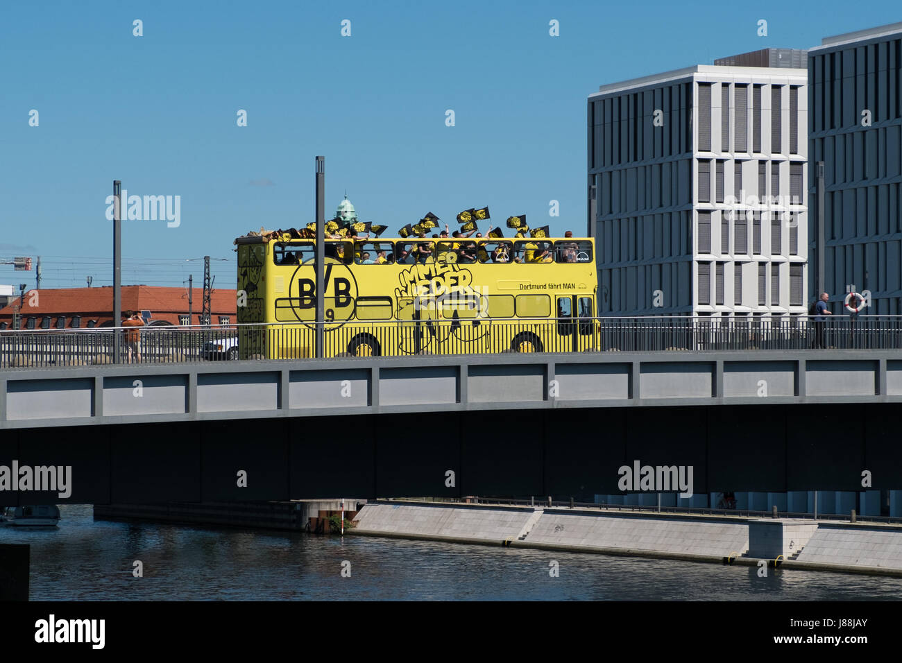 Berlin, Deutschland - 27. Mai 2017: BVB-Fans / Borussia Dortmund Fan Bus am Tag des DFB-Pokal Finale in Berlin. Stockfoto