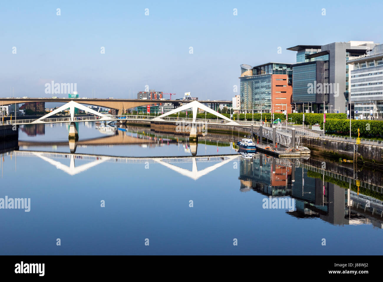 Broomielaw, Glasgow mit der Wirtschaft, Banken und Handel Bezirk entlang des Flusses Clyde in Richtung der Tradeston Brücke, bekannt als die Sq anzeigen Stockfoto