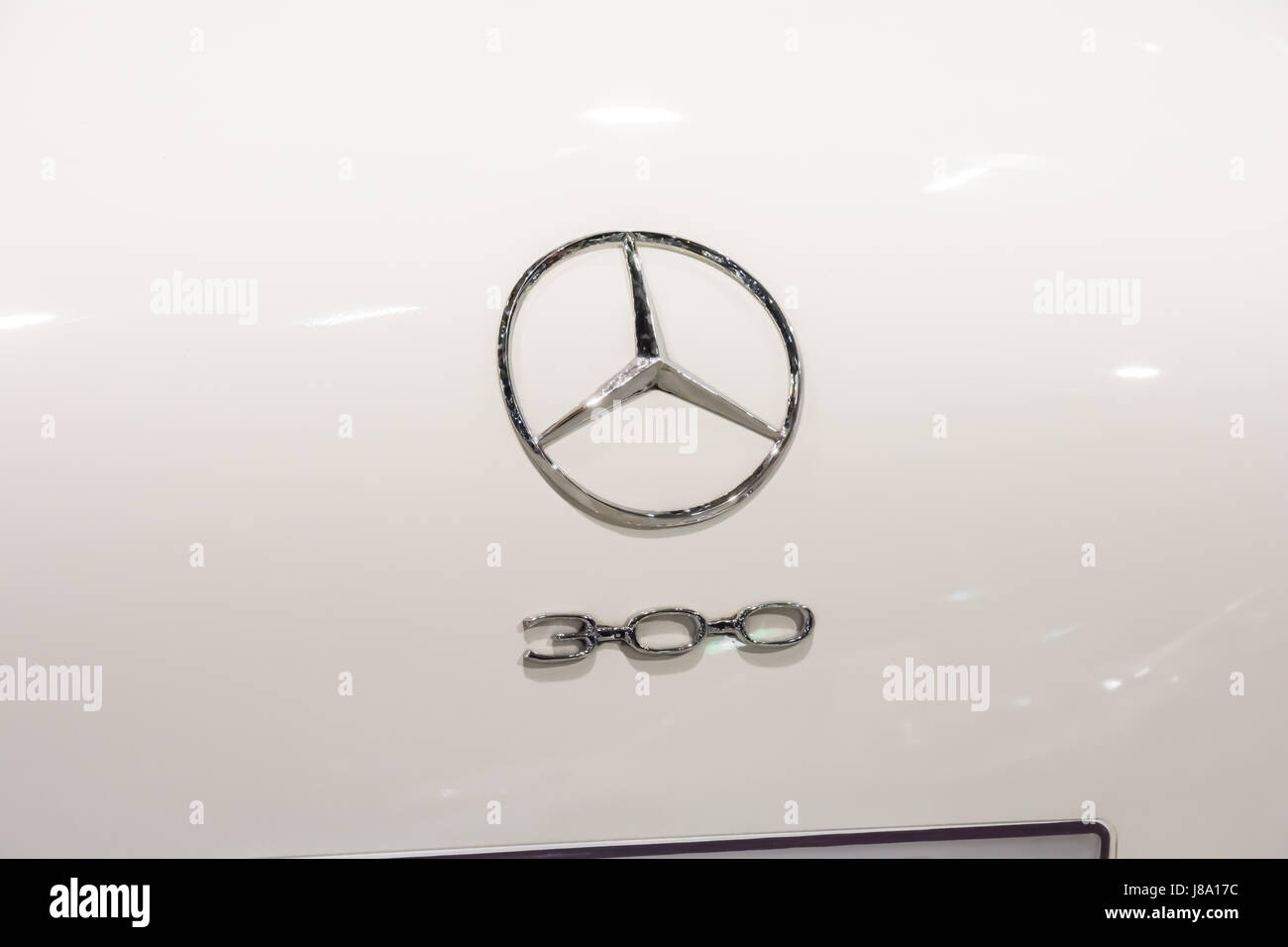 50er Jahre Mercedes-Benz 300-Logo-Plakette. Stockfoto