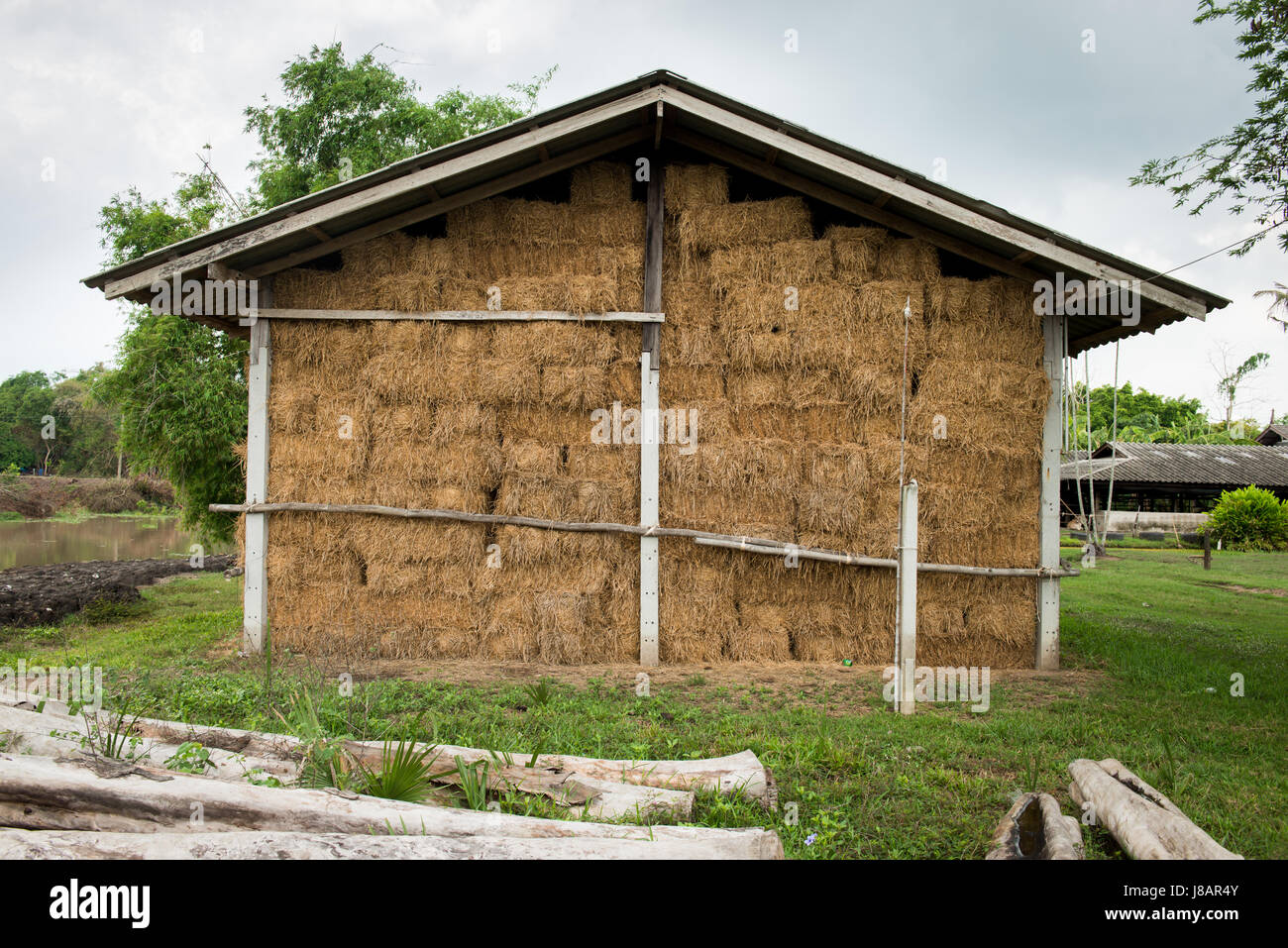 Lagerung von Strohballen Stockfoto