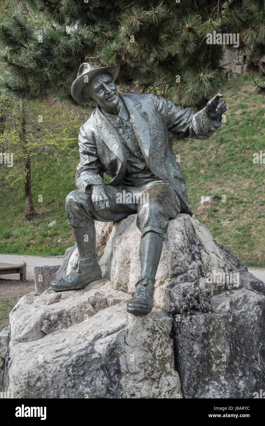 Luis Trenker, 1892-1990, deutscher Bergsteiger, Schauspieler, Regisseur und Autor, Denkmal in der Heimatstadt St.Ulrich in Val Gardena Stockfoto