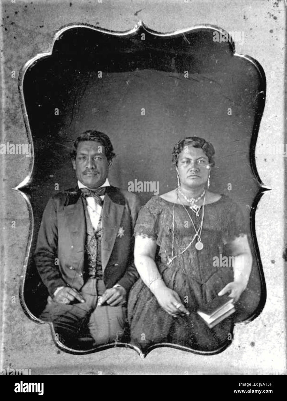 Diese historische Fotografie oder Abbildung zeigt König Kamehameha III. Und Königin Kalama von Hawaii um 1850. Das Bild ist bedeutend für die Darstellung der hawaiianischen Könige in der Mitte des 19. Jahrhunderts und fängt einen wichtigen Moment der hawaiianischen Geschichte ein. Stockfoto