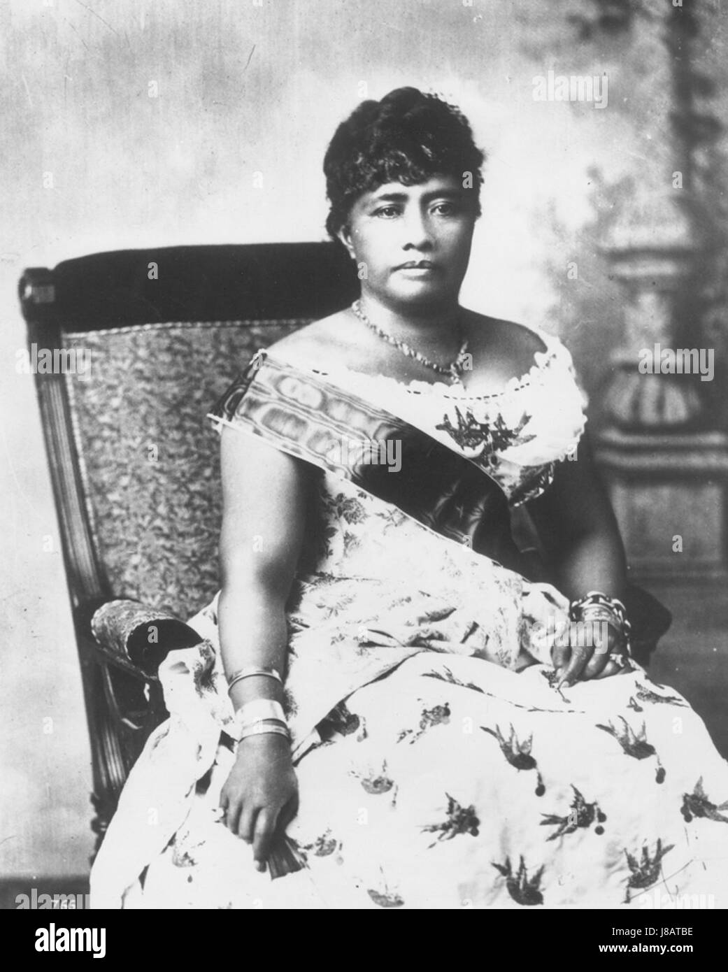 Dieses Bild bezieht sich auf Liliuokalani, die letzte Monarin von Hawaii, die für ihre Bemühungen bekannt ist, die Souveränität Hawaiis zu schützen und ihren späteren Sturz zu verhindern. Sie war eine Schlüsselfigur in der hawaiianischen Geschichte und setzte sich für die Rechte ihres Volkes während einer Zeit des politischen Wandels im späten 19. Jahrhundert ein. Stockfoto