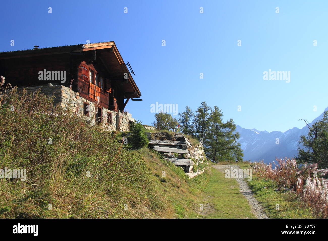 Chalet bin Ltschental alpiner Steig Stockfoto