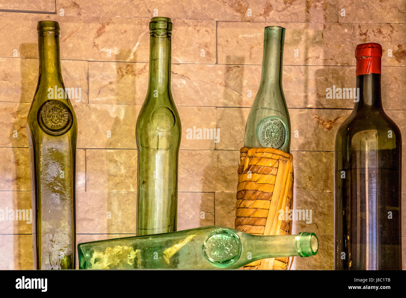 Dalmatien Zadar - Maraska Factory - alte Flaschen Maraschino Stockfoto