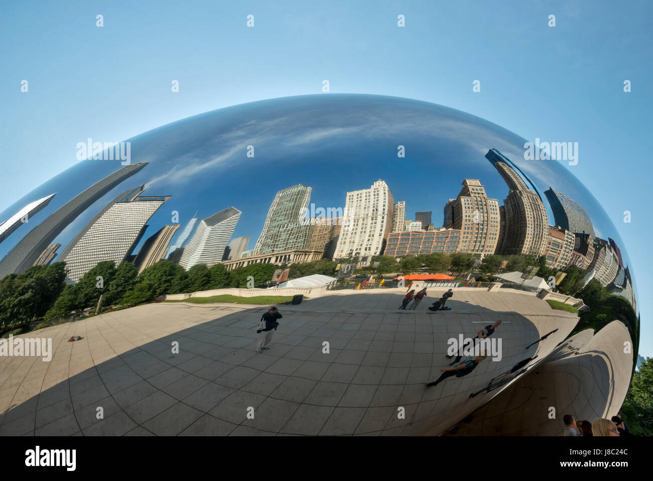 Reflexionen der Chicago Gebäude auf die Bohne im Millenium Park, USA Stockfoto