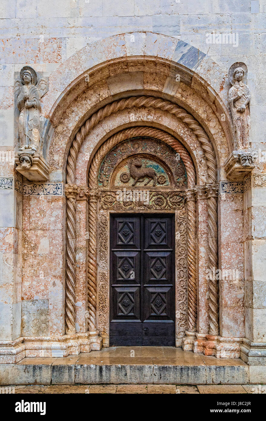 Dalmatien Zadar Kathedrale St. Anastasia - Portal Links Stockfoto