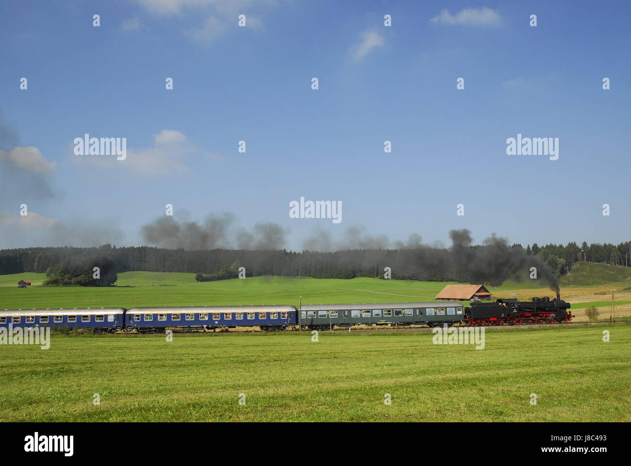 historischen Dampfzug auf dem Lechfeld nahe oberottmarshausen Stockfoto