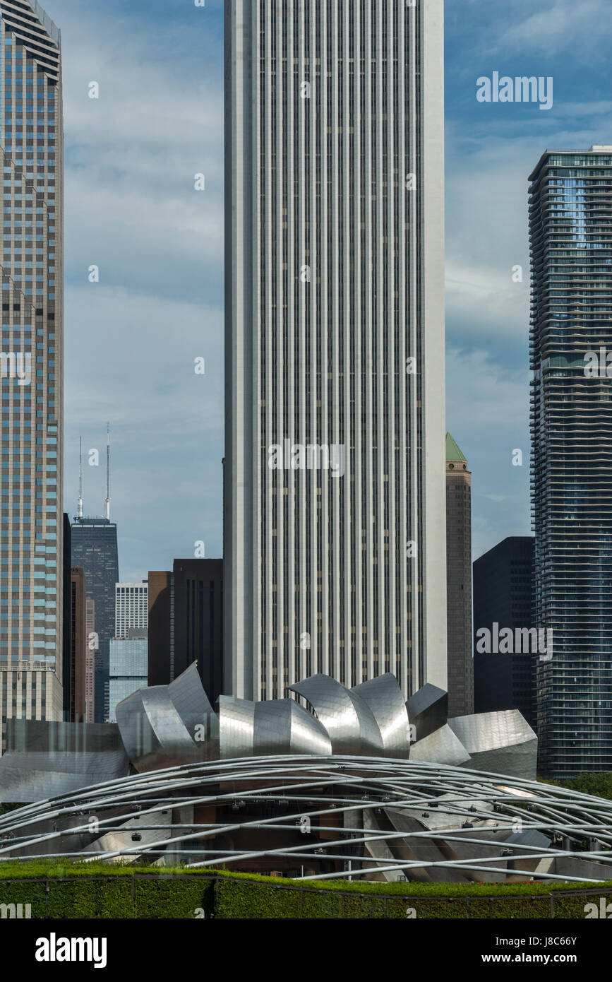 Blick auf Chicago Buidlings und Harris Auditorium aus Chicago Art Institue Fenster USA Stockfoto