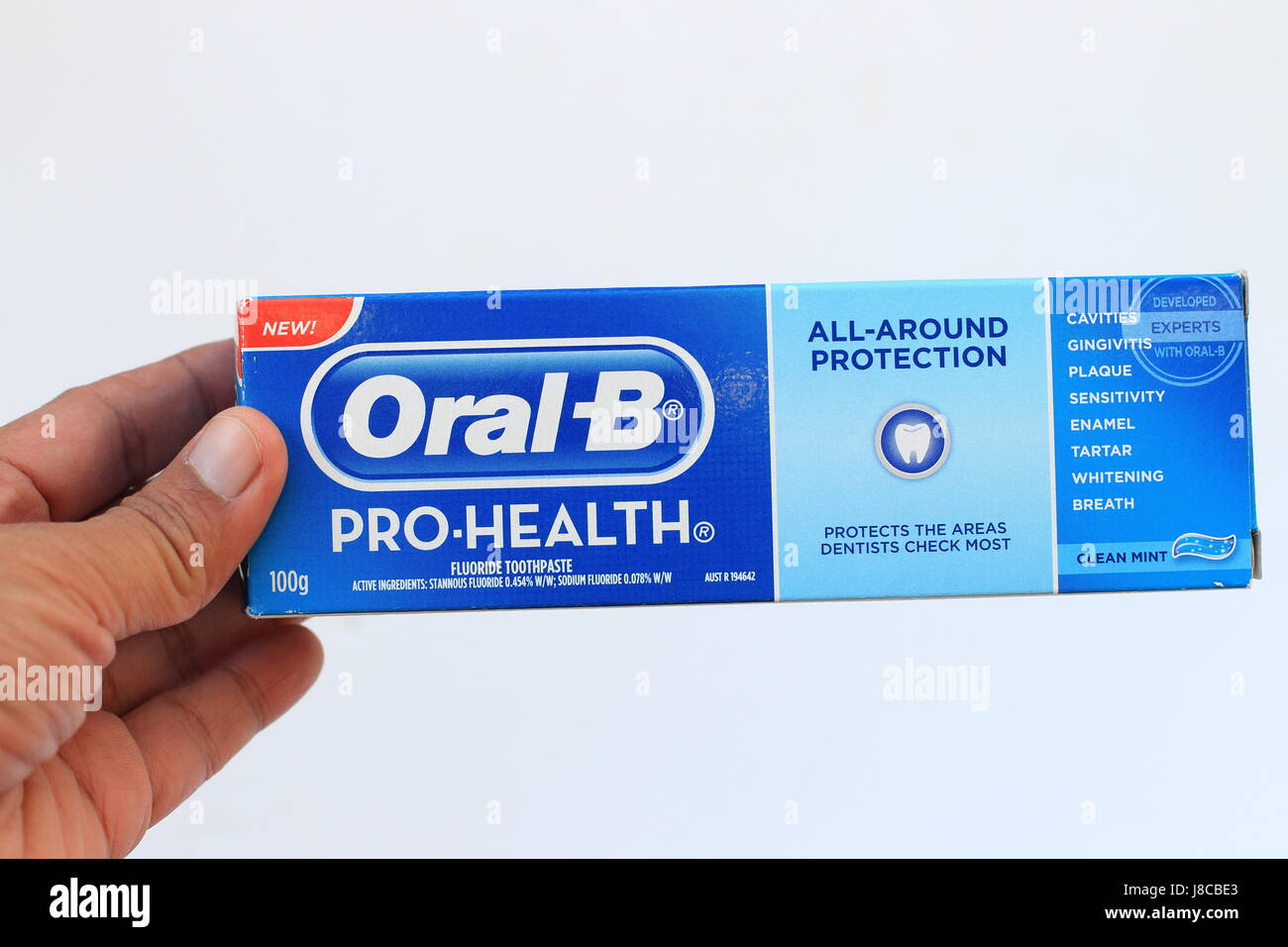 Oral B Pro Gesundheit Zahnpasta auf weißen Hintergrund isoliert Stockfoto