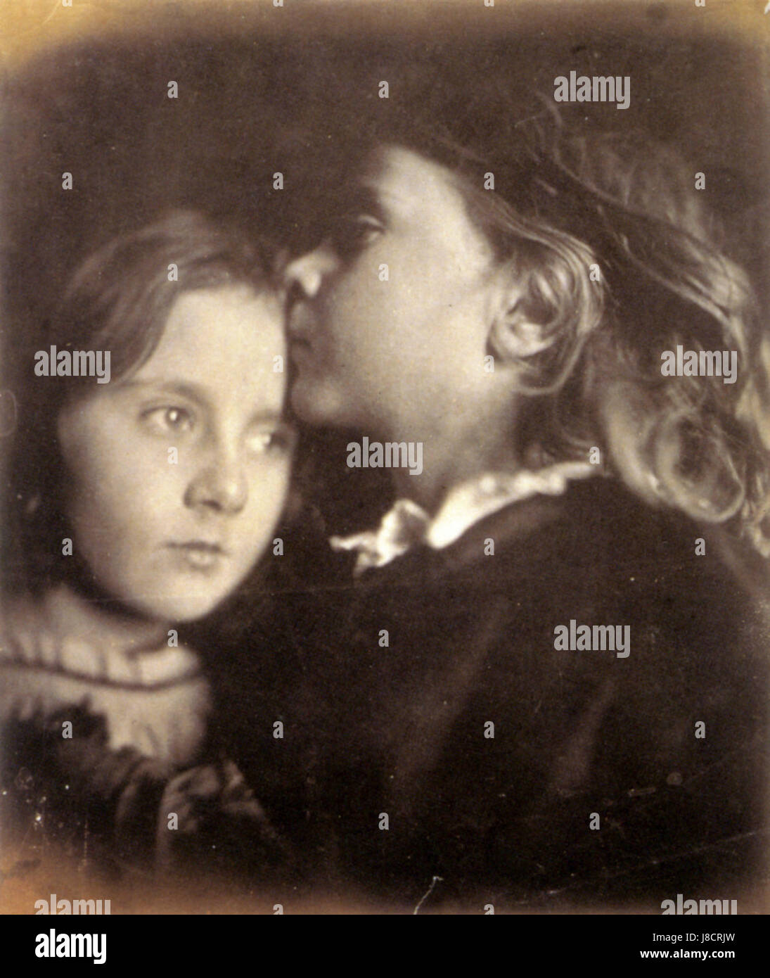 „Ernest and Maggie“ ist ein Foto von Julia Margaret Cameron, ein ikonisches Porträt, das ihren unverwechselbaren Ansatz in der viktorianischen Ära zeigt. Stockfoto