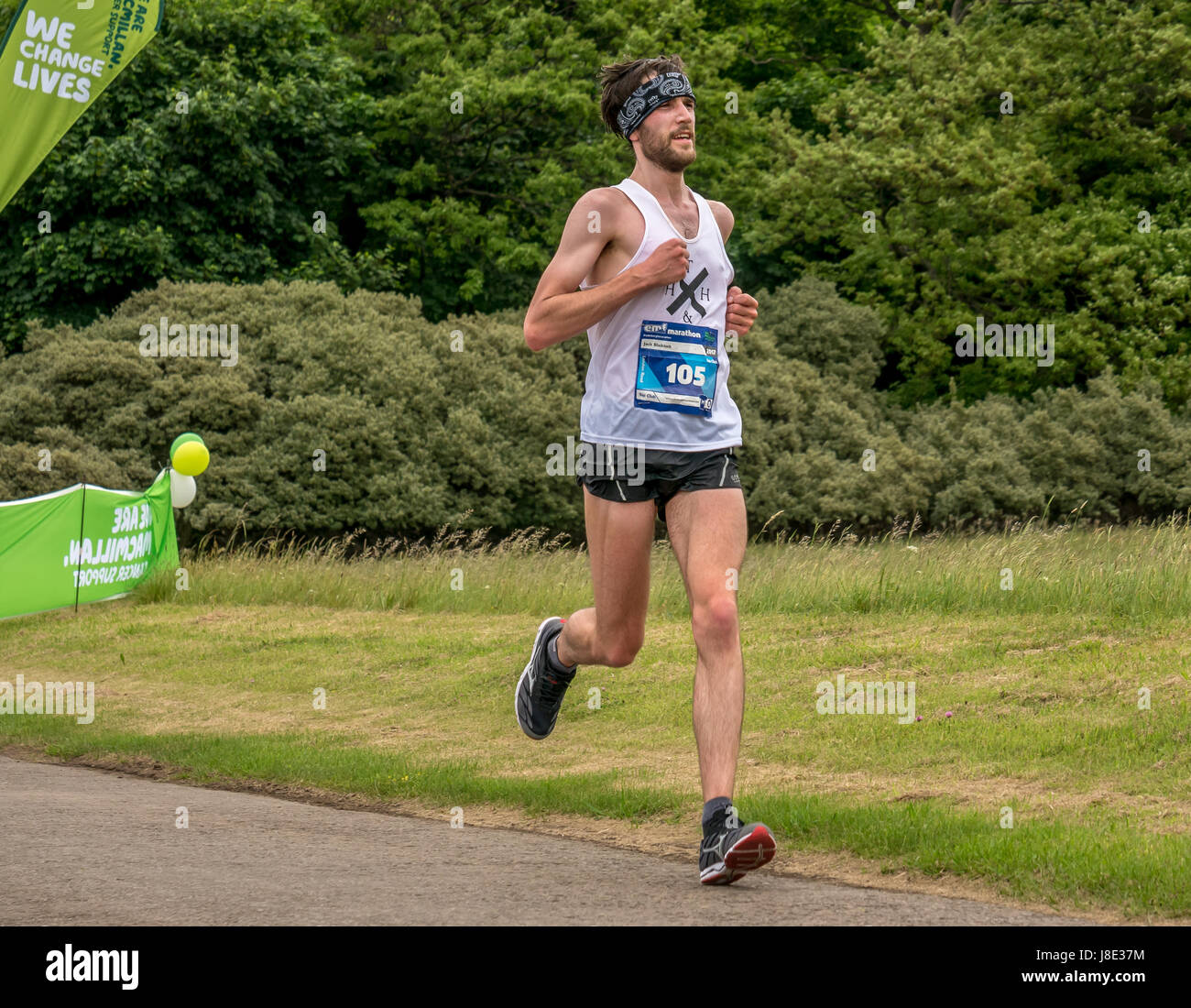 Gosford Estate, East Lothian, Schottland, Großbritannien. 28 Mai, 2017. Vordere männliche Läufer, Jack Blaiklock, im Edinburgh Marathon Festival 2017 an der Meile 18. Jack beendet auf Platz 4 hinter dem kenianischen Läufer Stockfoto