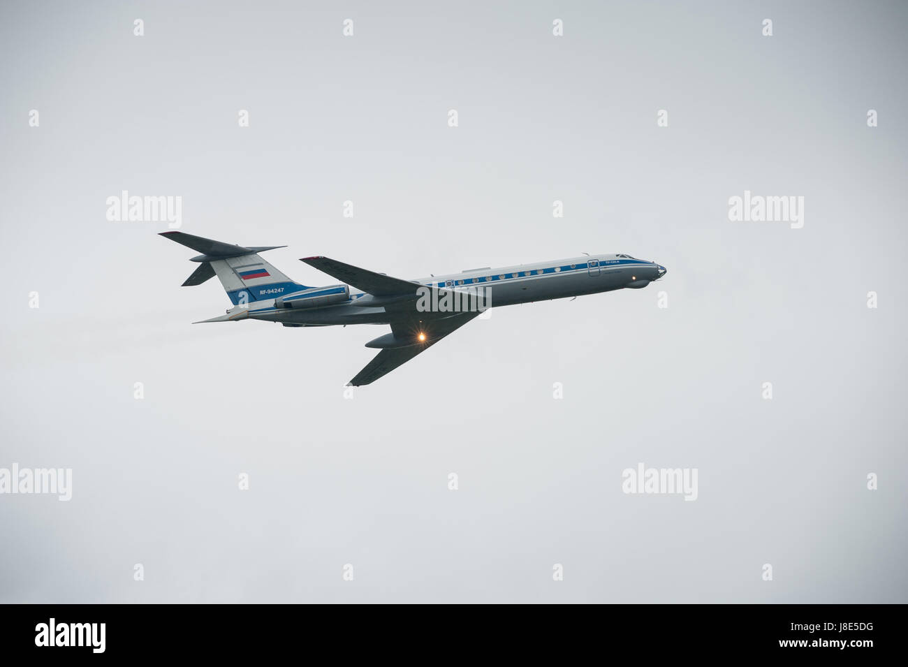 27. Mai 2017 - Tambow, Tambow, Russland - 27. Mai in der Stadt Tambov (Russland) den traditionellen Urlaub Show fand. Das Publikum sah die russische Flugzeuge TU - 95 MS, IL - 78, an - 12, TU - 134A, TU - 134 UBL, sowie die Leistung der Luftfahrt Gruppe Kunstflug russische Luftwaffe '' Falcons of Russia'' auf SU Â €"30 (Credit-Bild: © Aleksei Sukhorukov über ZUMA Draht) Stockfoto