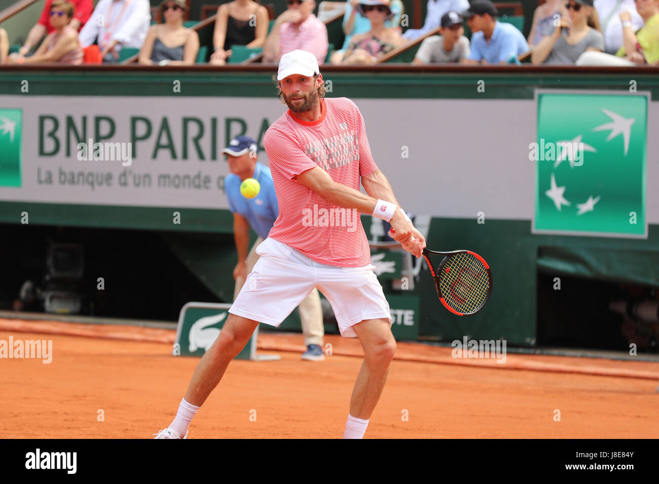 Paris, Frankreich. 28. Mai 2017. Der französische Spieler Stephane Robert ist in Aktion während sein Spiel in der 1. Runde des ATP French Open in Roland Garros gegen bulgarische Spieler Grigor Dimitrov am 28. Mai 2017 in Paris, Frankreich. -Kredit: Yan Lerval/Alamy Live-Nachrichten Stockfoto