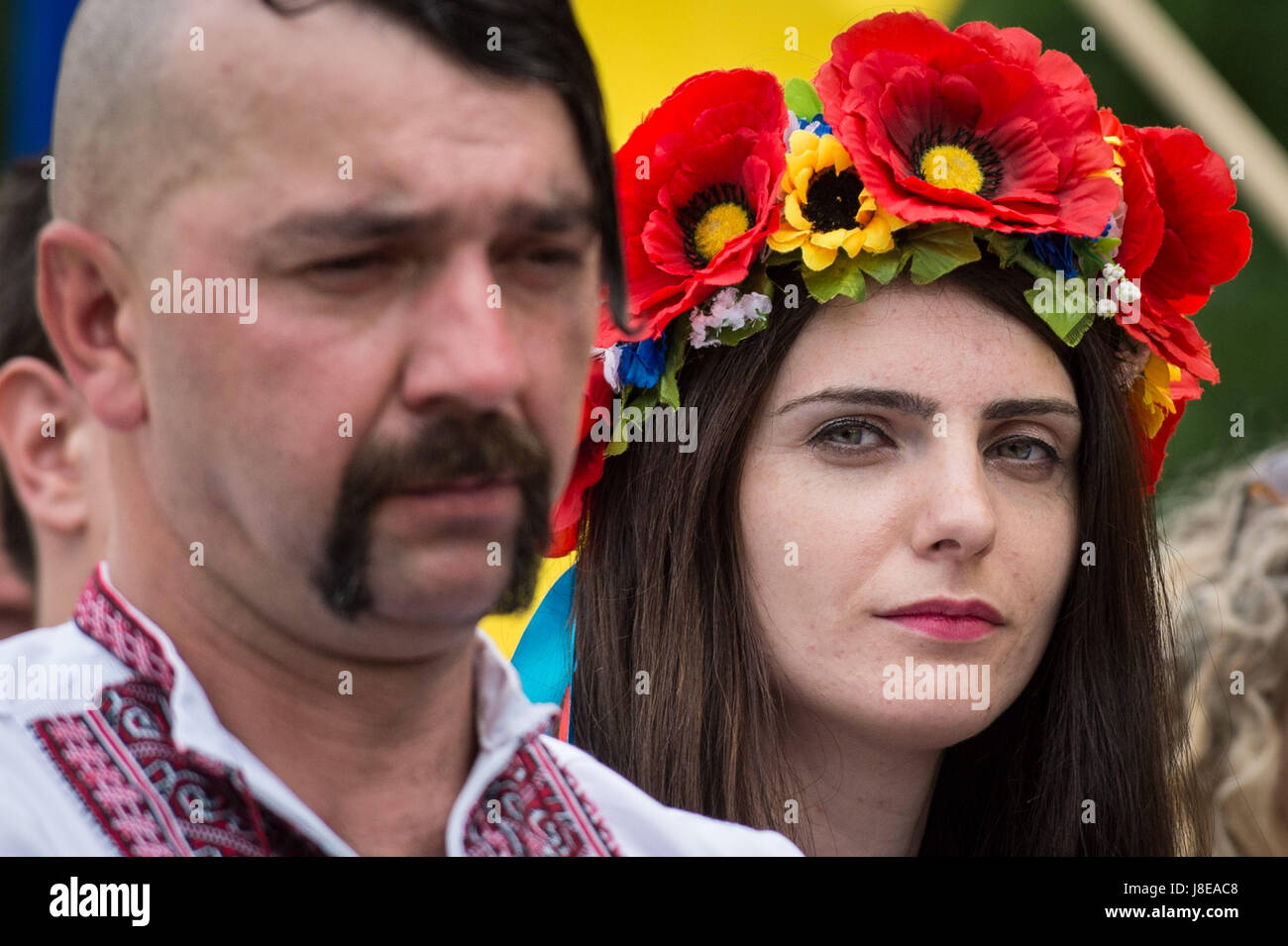 London, UK. 28. Mai 2017. Jährliche Vyshyvanka März. Hunderte von britischen Ukrainer Rallye und März gekleidet in traditionellen bestickten Trachten anlässlich des nationalen Vyshyvanka. © Guy Corbishley/Alamy Live-Nachrichten Stockfoto