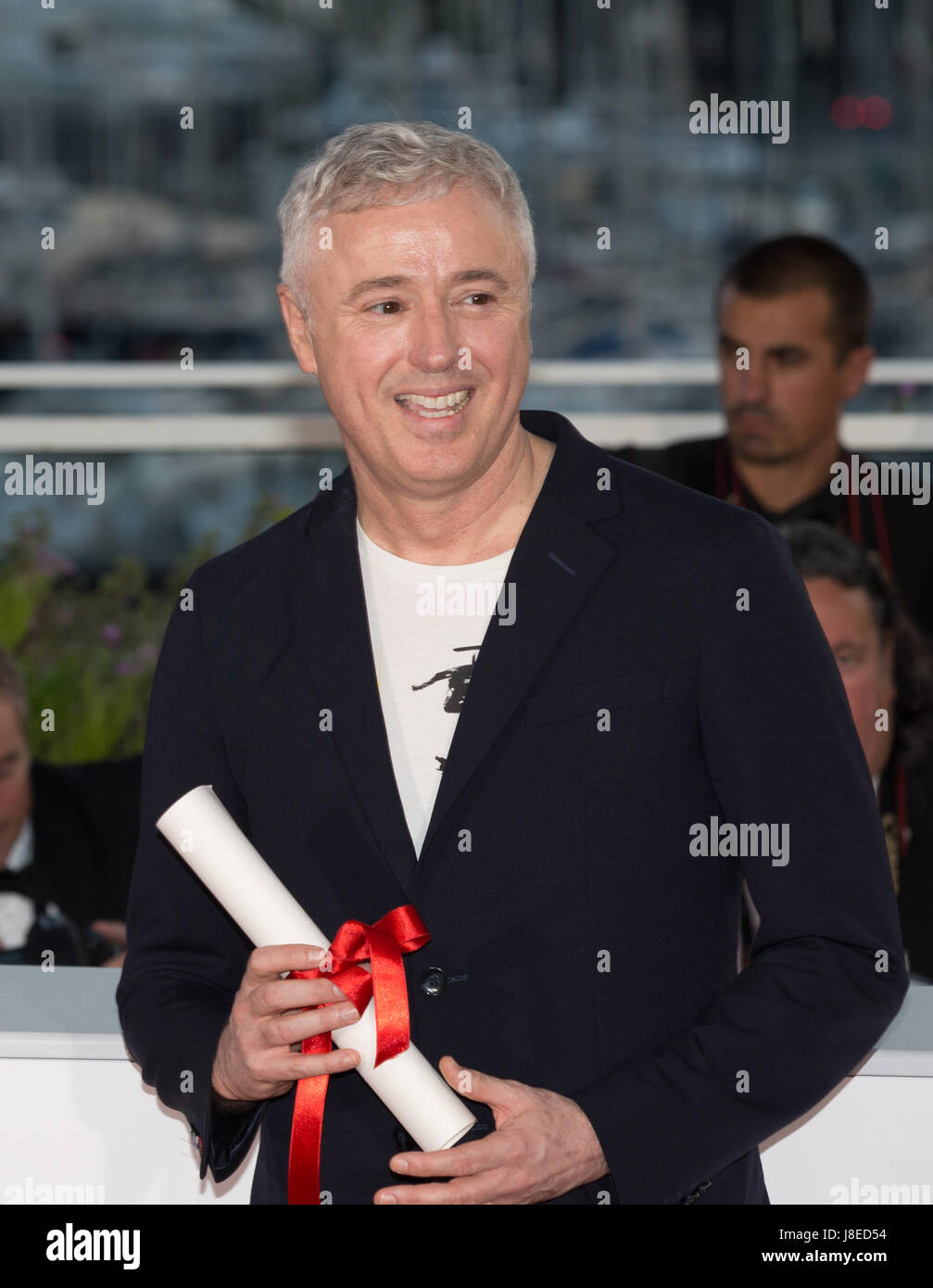 Cannes, Frankreich. 28. Mai 2017. Regisseur Robin Campillo für den Film "120 Beats Per Minute", welcher den Grand Prize Award gewann bei einem Fototermin auf dem 70. Cannes Film Festival in Cannes, Frankreich, 28. Mai 2017 darstellt. Bildnachweis: Xu Jinquan/Xinhua/Alamy Live-Nachrichten Stockfoto