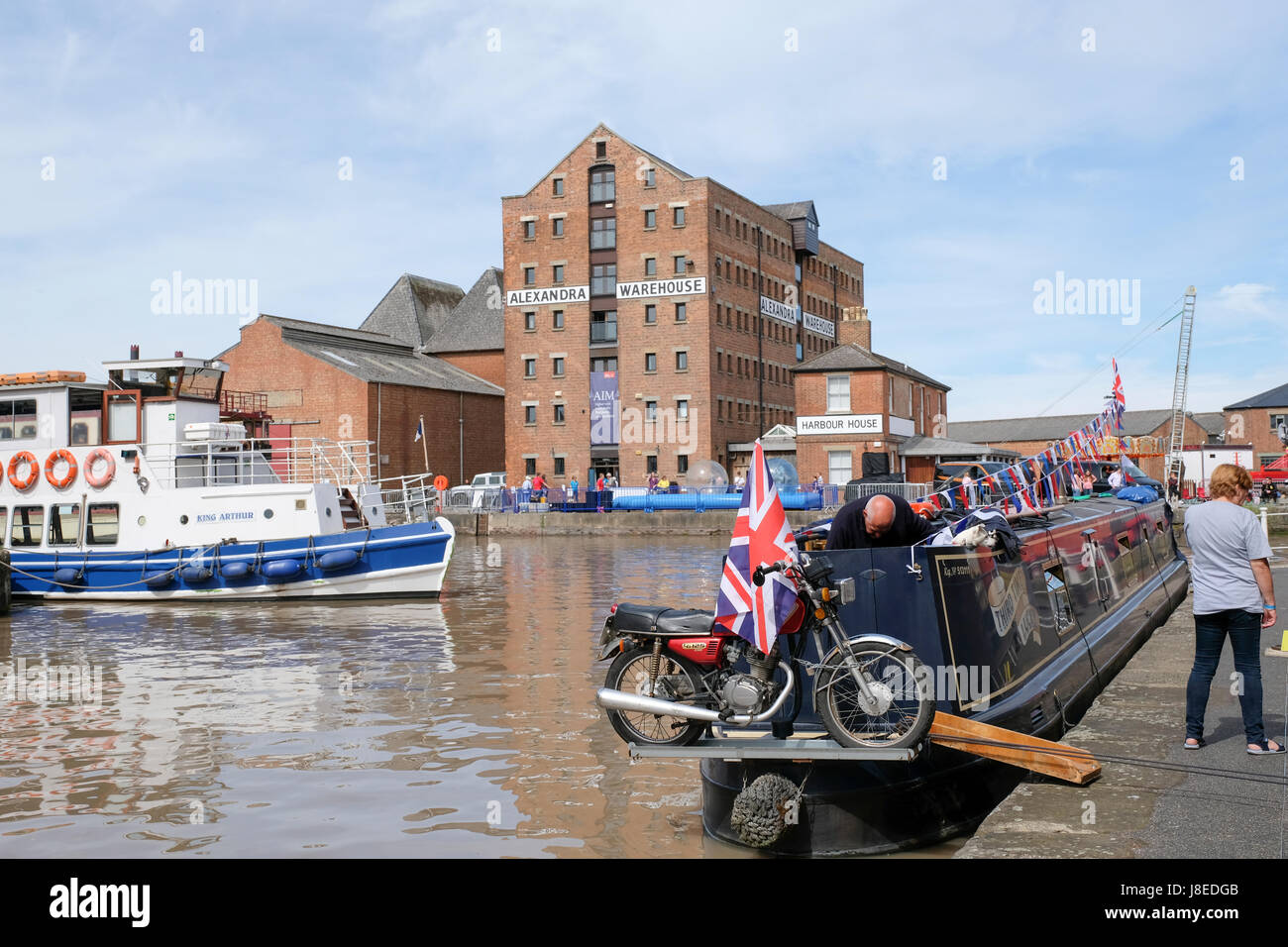 Gloucester,England.28 Mai 2017. Großsegler Rückkehr nach Gloucester Docks zum 6. Mal seit 2007 in einer Feier des historischen Docks der Stadt. Am Ufer Actvities gehören historischen Kostümen und Reenactments auf dem Wasser. Bildnachweis: Chris Poole/Alamy Live-Nachrichten Stockfoto