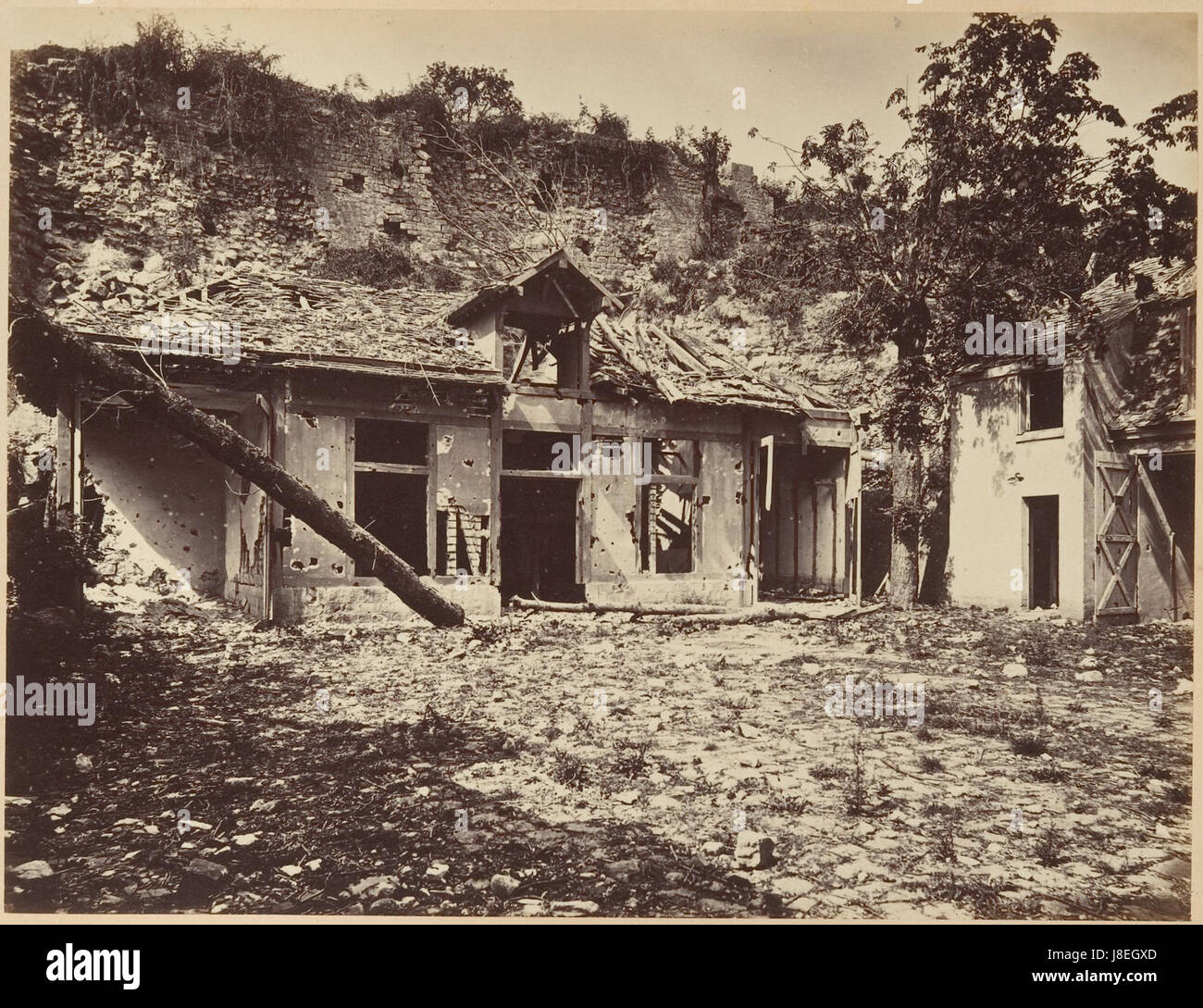 Eine Fotosammlung, die die Ruinen von Paris und seine Umgebung während der Zeit von 1870-1871 dokumentiert, mit 100 Fotografien. Stockfoto