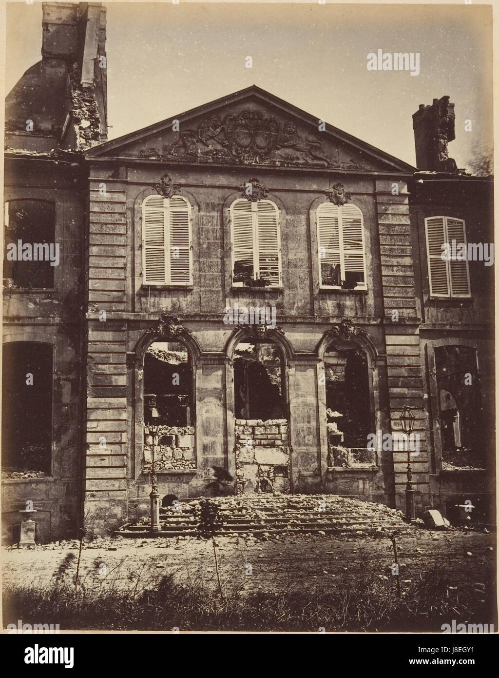 Eine Fotosammlung, die die Ruinen von Paris und seine Umgebung zwischen 1870 und 1871 dokumentiert und die Folgen des Deutsch-Französischen Krieges und der Kommune von Paris feststellt. Stockfoto