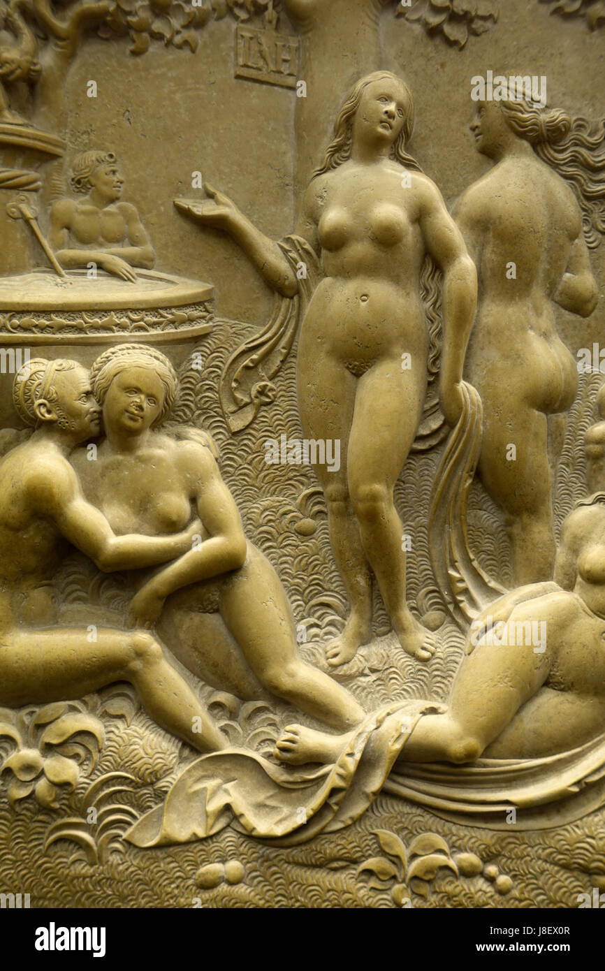 Der Garten der Liebe, der Jungbrunnen, der um 1525 von Loy Hering geschaffen wurde, ist eine Skulptur aus Solnhofer-Stein. Das Kunstwerk zeigt mythologische Themen der Liebe und Verjüngung und zeigt die ideale der Renaissance in der Sammlung des Bode Museums. Stockfoto