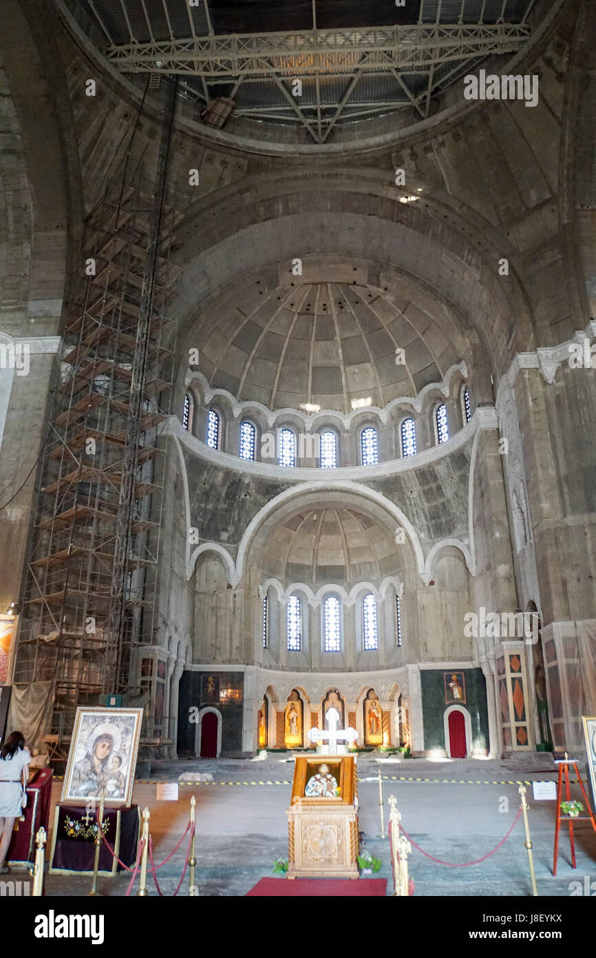 Innenraum der Kirche des Heiligen Sava, Belgrad, Serbien. Stockfoto