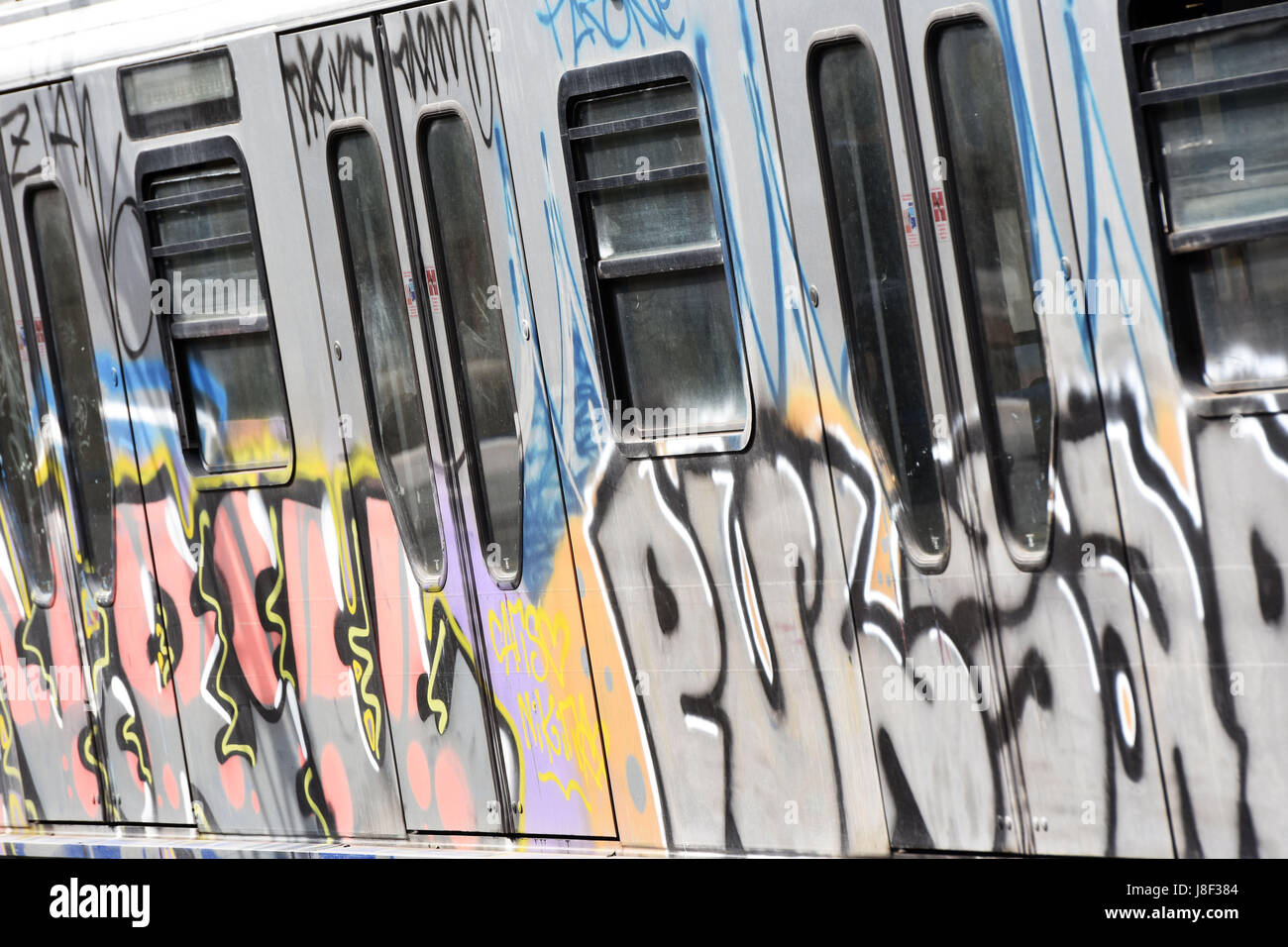Die Illustrationen und Wandmalerei auf den Zügen in Rom, Italien. Stockfoto