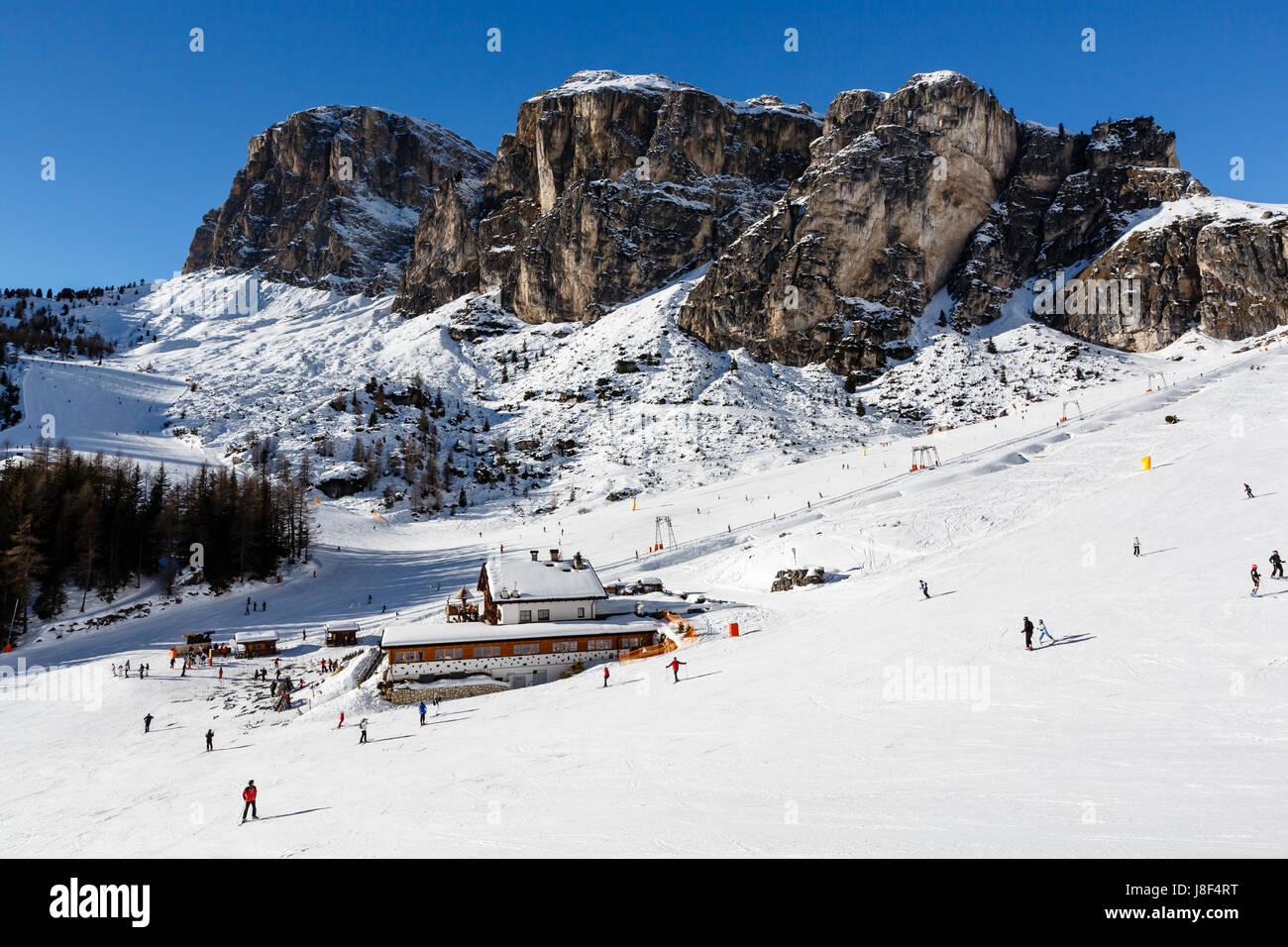 Restaurant in Bergen auf das Skigebiet von Colfosco, Alta Badia, Dolomiten Alpen Italien Stockfoto