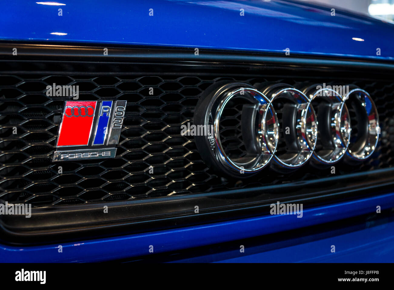 Emblem der eine Entry-Level-Luxus-Auto Audi RS 2 Avant, 1995. Europas größte Oldtimer-Messe "RETRO CLASSICS" Stockfoto