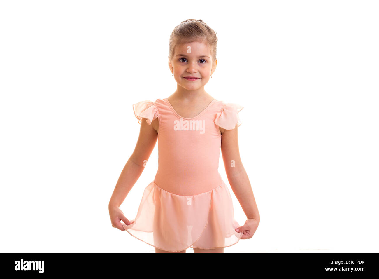 Kleine lustige Mädchen im rosa Kleid tanzen auf weißem Hintergrund im studio Stockfoto