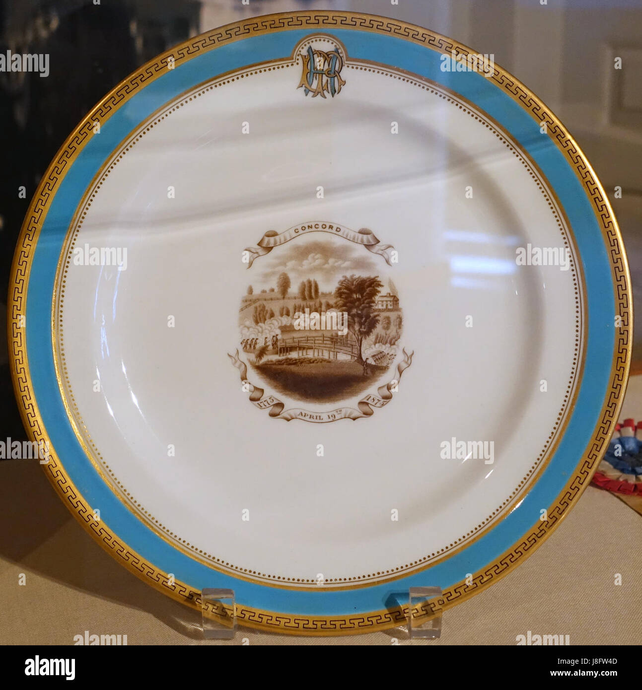 Dieser Teller, der um 1875 von der Porzellanmanufaktur Worcester hergestellt wurde, wurde bei einem Abendessen von Ebenezer Rockwood Hoar für Präsident Ulysses S. Grant verwendet. Die Platte ist ein Beispiel feiner Porzellanhandwerkskunst aus dem 19. Jahrhundert. Stockfoto