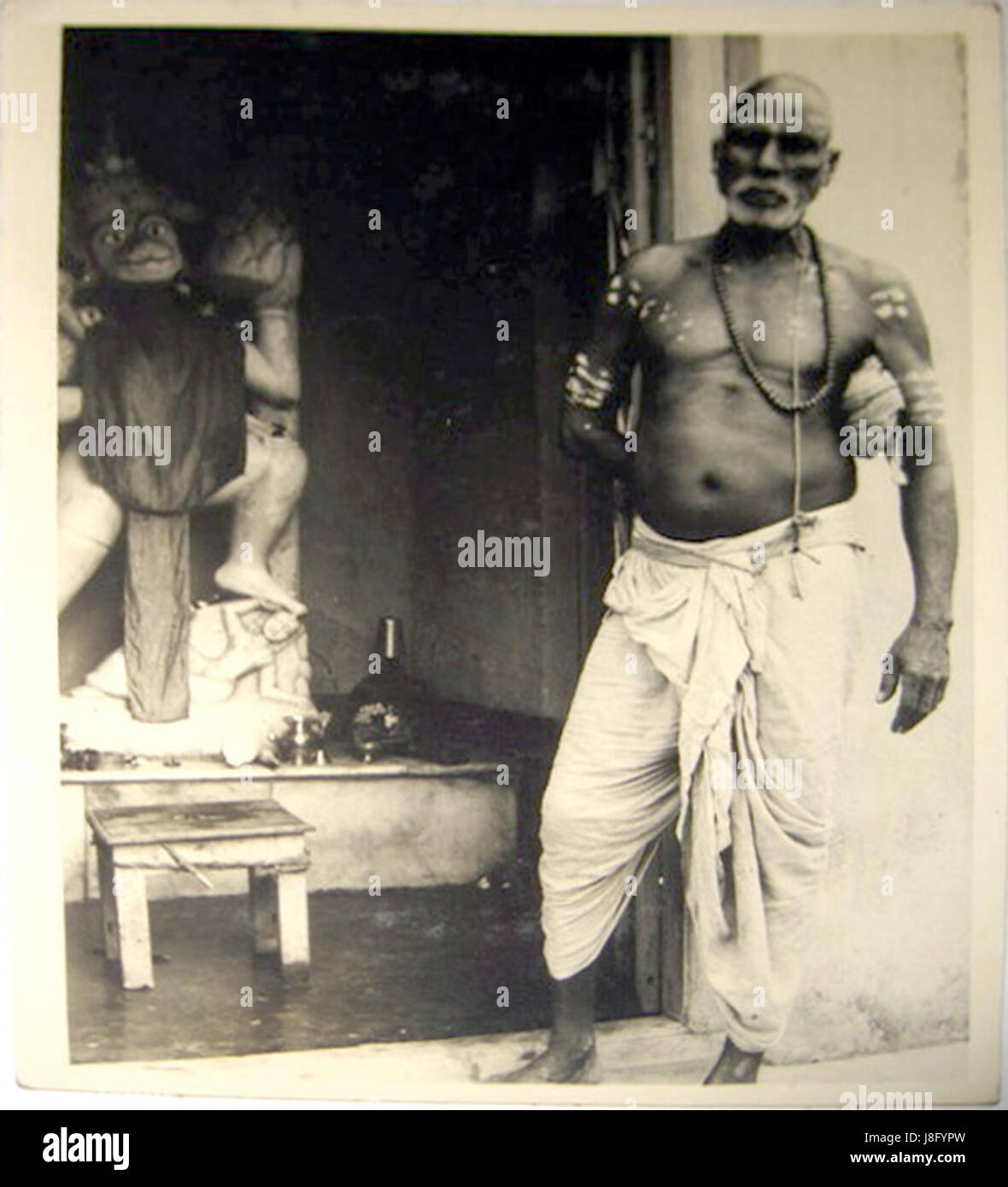 Indischer Heiliger und Hanuman Idol in den 1940er Jahren Stockfoto