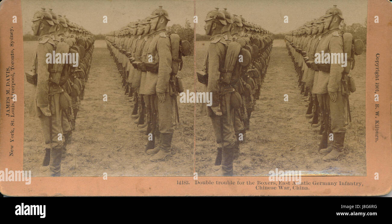 Das historische Stück konzentriert sich auf die Rolle der Ostasiatischen deutschen Infanterie während des Chinesischen Krieges, insbesondere im Kontext der Boxeraufstände. Der Titel hebt die Herausforderungen hervor, denen Soldaten während des Konflikts gegenüberstehen. Stockfoto