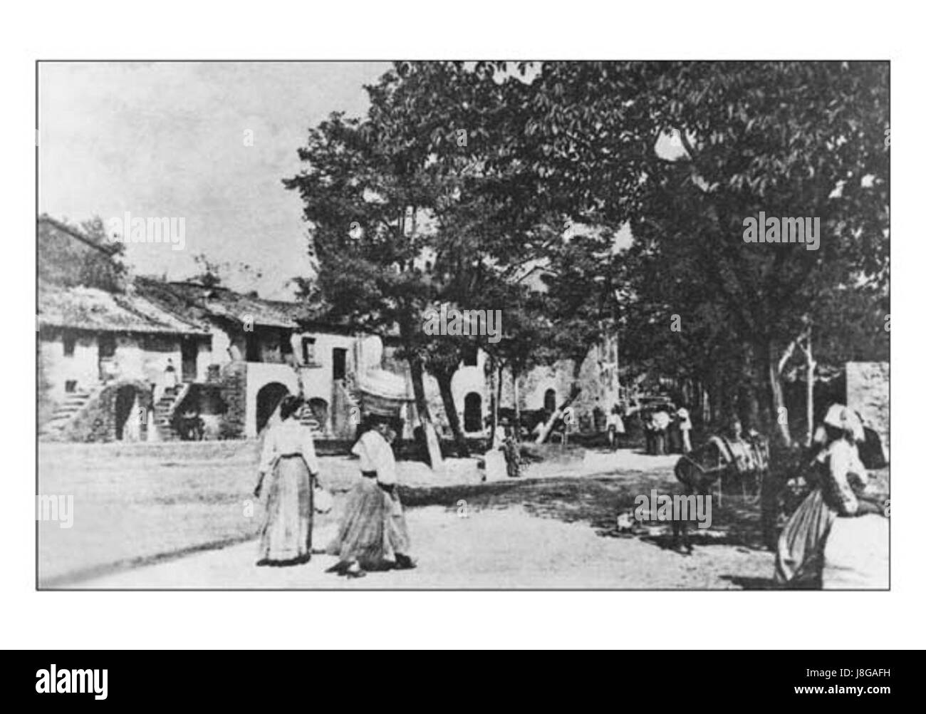 Ferentino, eine historische Stadt in Mittelitalien, beherbergt das Gebiet Collepero, das für seine mittelalterliche Architektur und historische Bedeutung bekannt ist. Die Geschichte der Stadt reicht bis in die Antike zurück und umfasst römische und mittelalterliche Einflüsse. Stockfoto