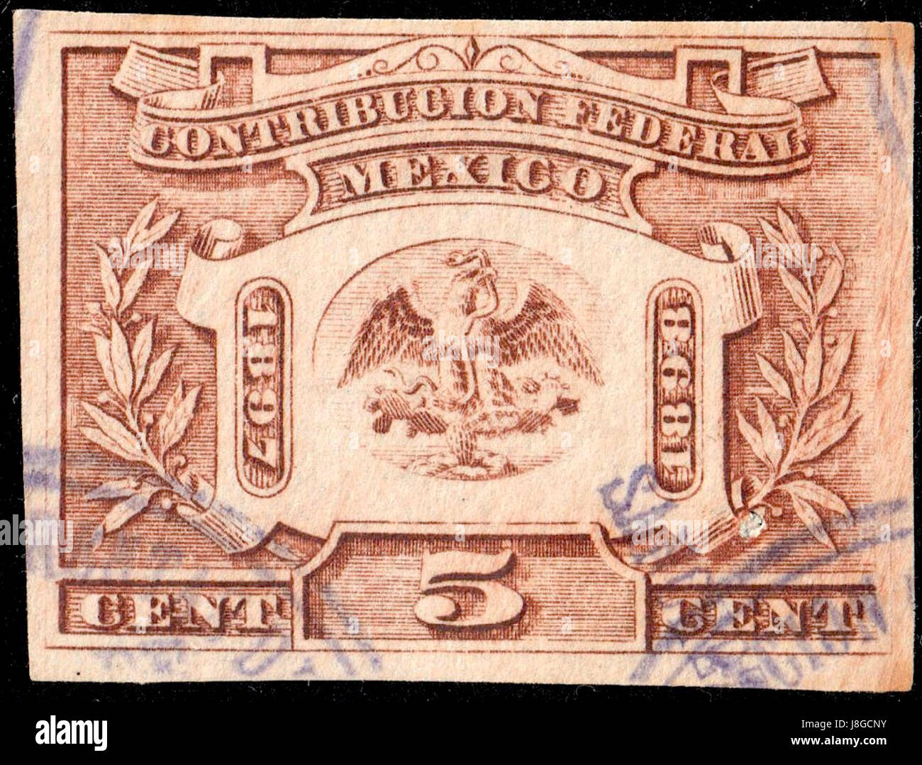 Das Dokument Mexiko 1897-1898 Einnahmenbundesbeitrag 130 enthält eine detaillierte Darstellung der Beiträge des Bundes zur mexikanischen Wirtschaft in diesem Zeitraum. Sie bietet Einblicke in die finanziellen Beiträge zur Unterstützung staatlicher Projekte, die die damalige Fiskalpolitik Mexikos widerspiegeln. Stockfoto