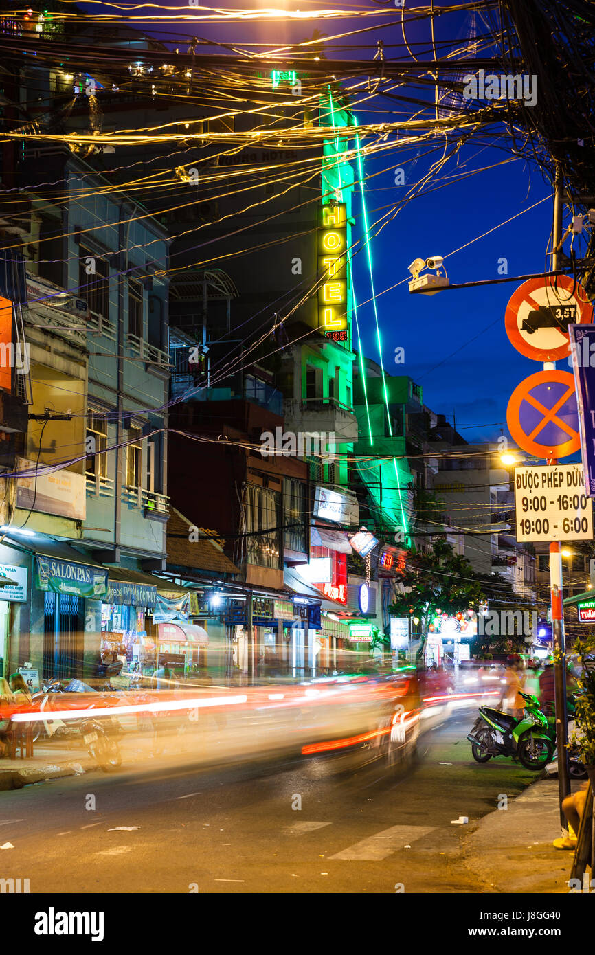 Ho-Chi-Minh-Stadt, Vietnam - 20. November 2015: Nachtansicht des Bereichs Bui Vien Street berühmten Backpacker im District 1 am 20. November 2015 in Ho-Chi Stockfoto