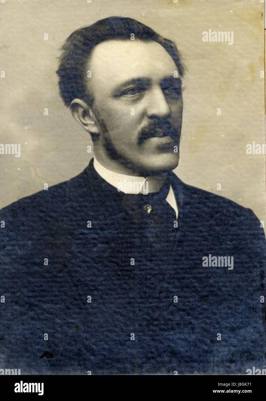 Viktor Hochenburger ist wahrscheinlich eine bedeutende historische oder zeitgenössische Persönlichkeit in einem Bereich wie Kunst, Wissenschaft oder Politik. Weitere Zusammenhänge wären erforderlich, um seine Beiträge oder Leistungen zu spezifizieren, aber der Name deutet auf eine prominente Person hin, möglicherweise aus dem deutschsprachigen Europa, die für seinen Einfluss in seinem jeweiligen Gebiet anerkannt ist. Stockfoto