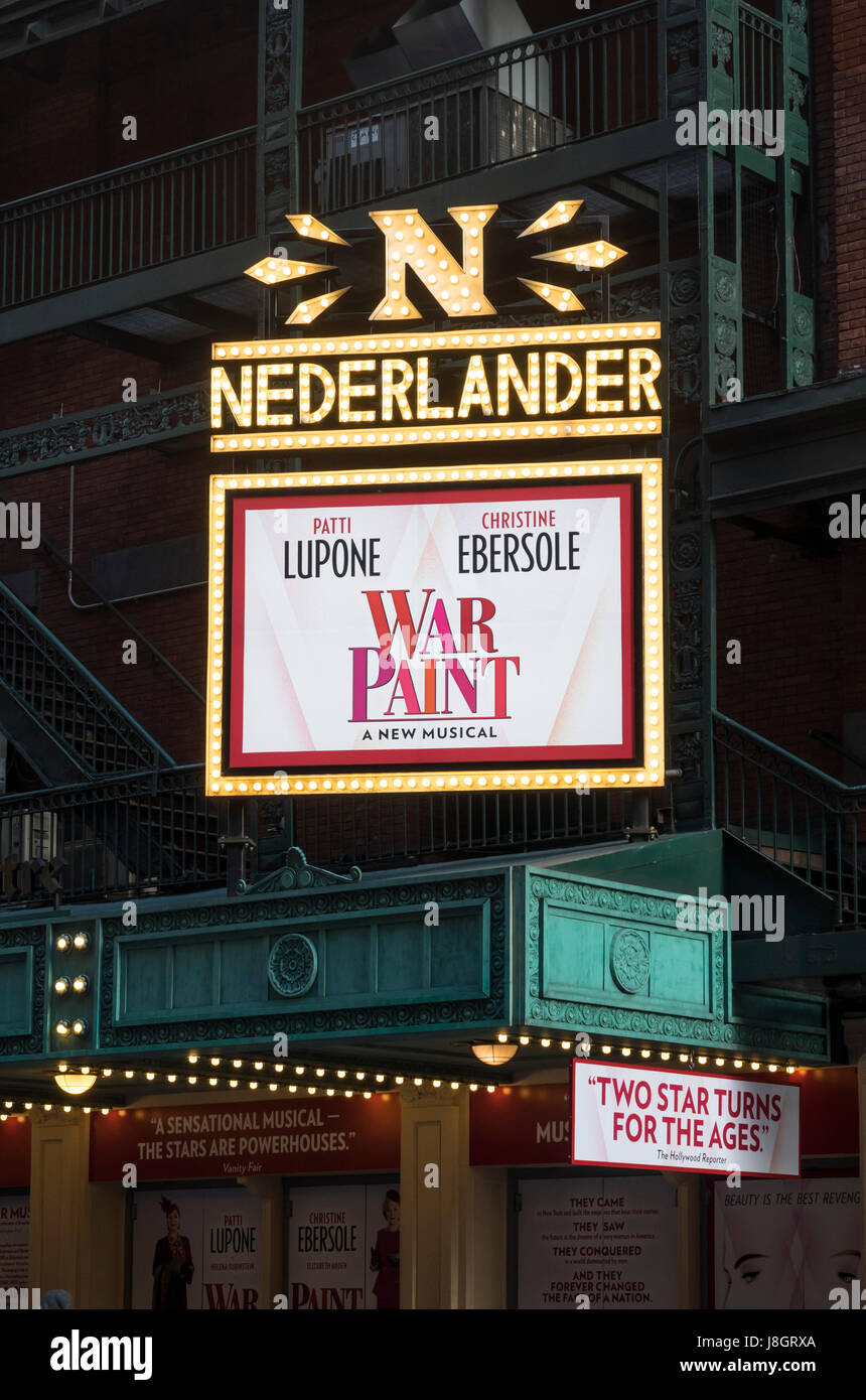 Kriegsbemalung, ein Broadway-Musical über den Wettbewerb zwischen Helena Rubinstein und Elizabeth Arden Stockfoto