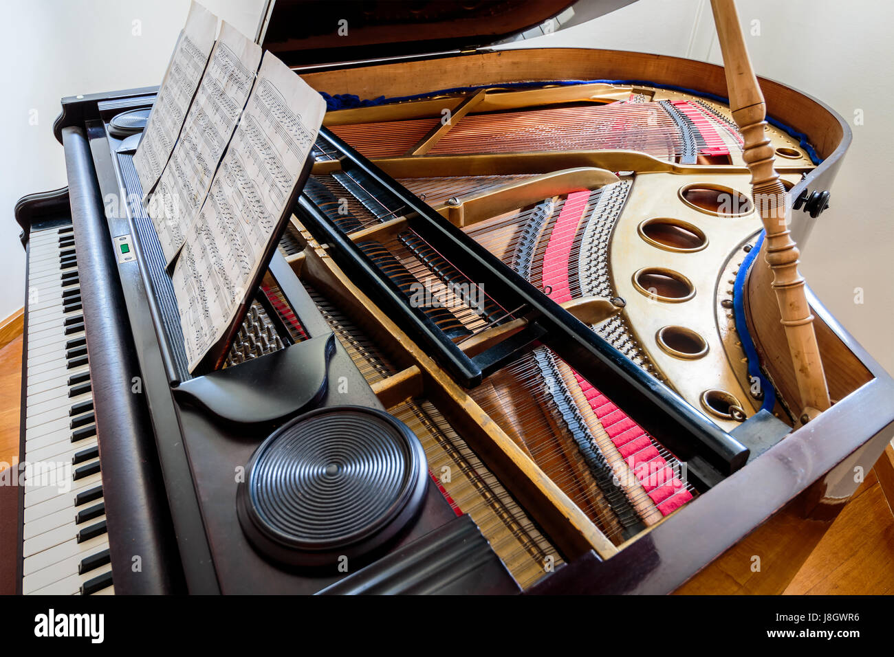 Offenes klavier Fotos und Bildmaterial in hoher Auflösung Alamy