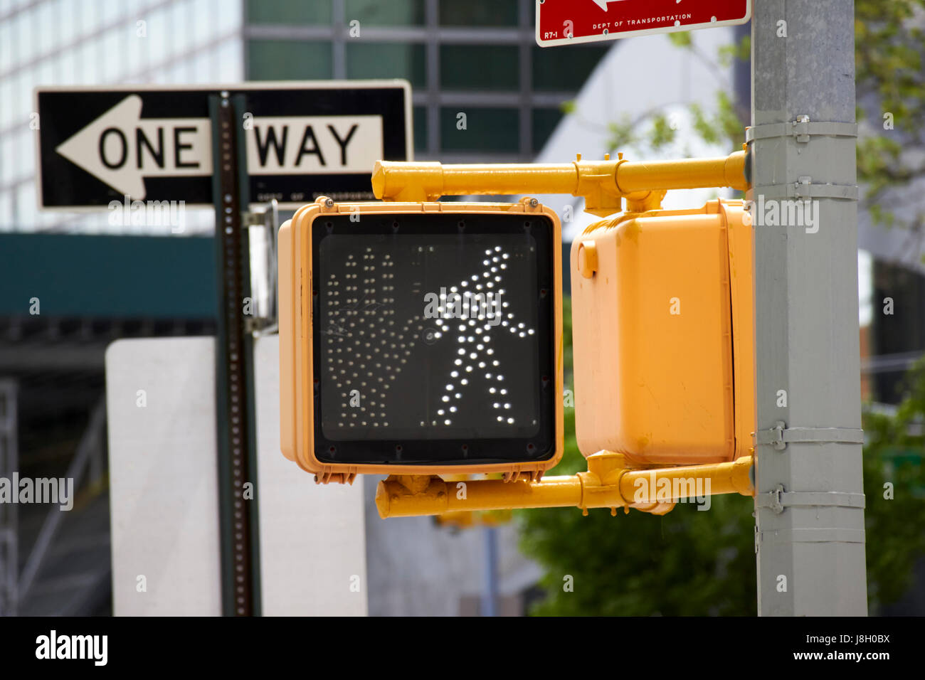 Fußgängerzone weiß führte Fuß Straße Verkehrszeichen, New York City Street USA unterzeichnet Stockfoto