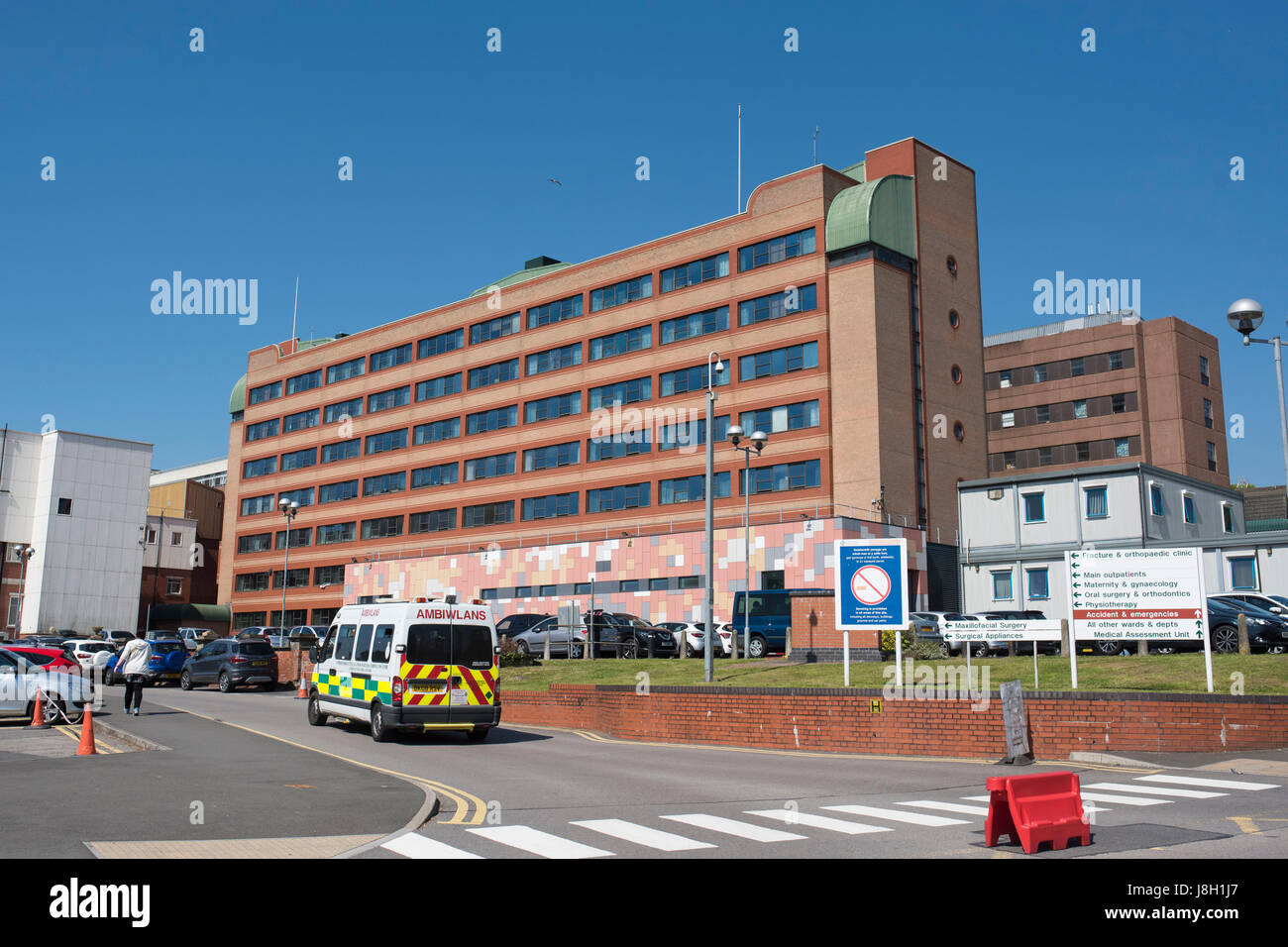 Gesamtansicht des Royal Gwent Hospital in Newport, Wales, Großbritannien. Stockfoto