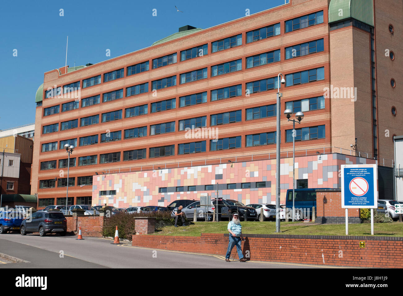 Gesamtansicht des Royal Gwent Hospital in Newport, Wales, Großbritannien. Stockfoto
