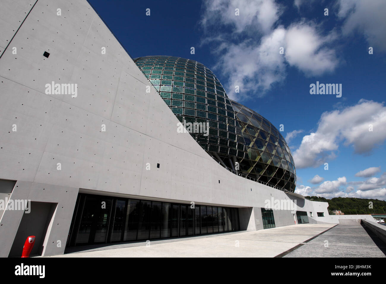 Insel Seguin.  Blick von der Cité Musicale de l ' Ile Seguin, Boulogne-Billancourt. Paris, Frankreich. Neubau eines Konzertsaales. Geöffnet April 2017. Stockfoto