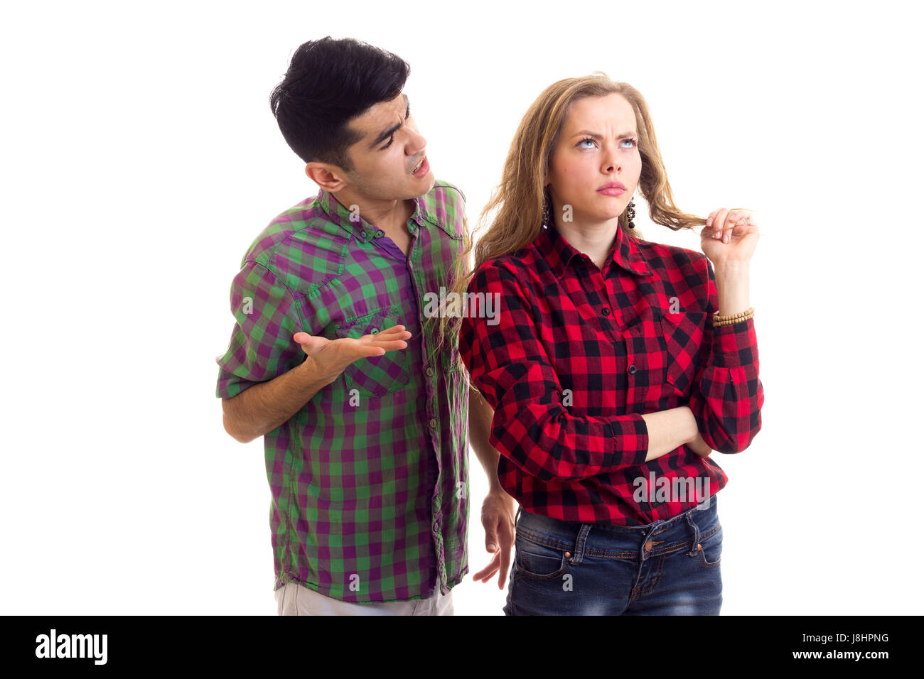 Junges Paar in karierten Hemden, streiten Stockfoto