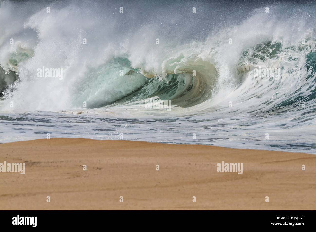 Waimea Bay große Shorebreak Ozean Welle am Strand auf Oahu Hawaii Stockfoto