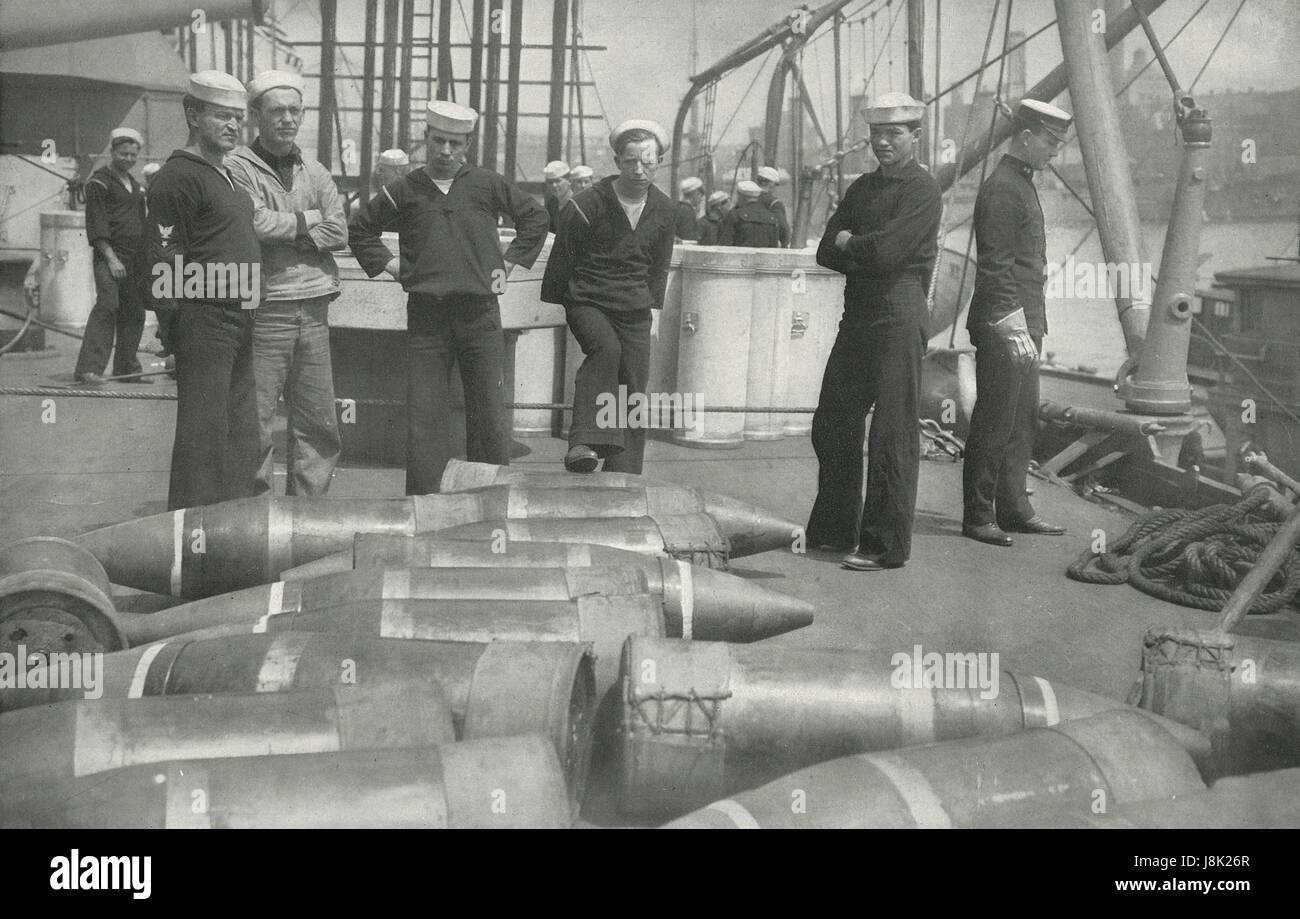 Schalen für die große 14-Zoll-Geschütze, amerikanischen Marine, um 1915 Stockfoto