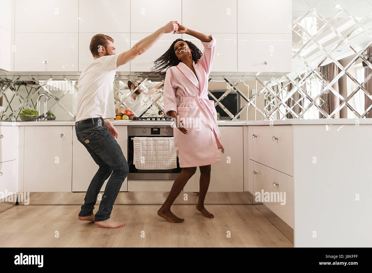 Schwarze Mädchen Tanzen In Der Küche