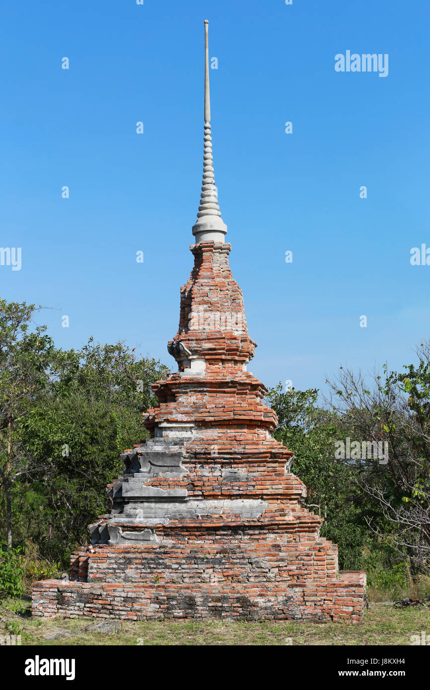 Alten Pagode des Buddhismus auf der Grossschanze in Ko Si Chang Insel Chonburi Provinz, beliebtes Reiseziel in Thailand. Stockfoto