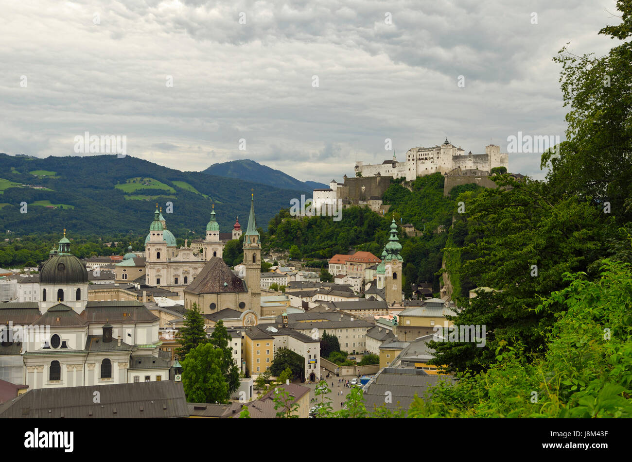 Blick über Salzburg mit Festung Stockfoto