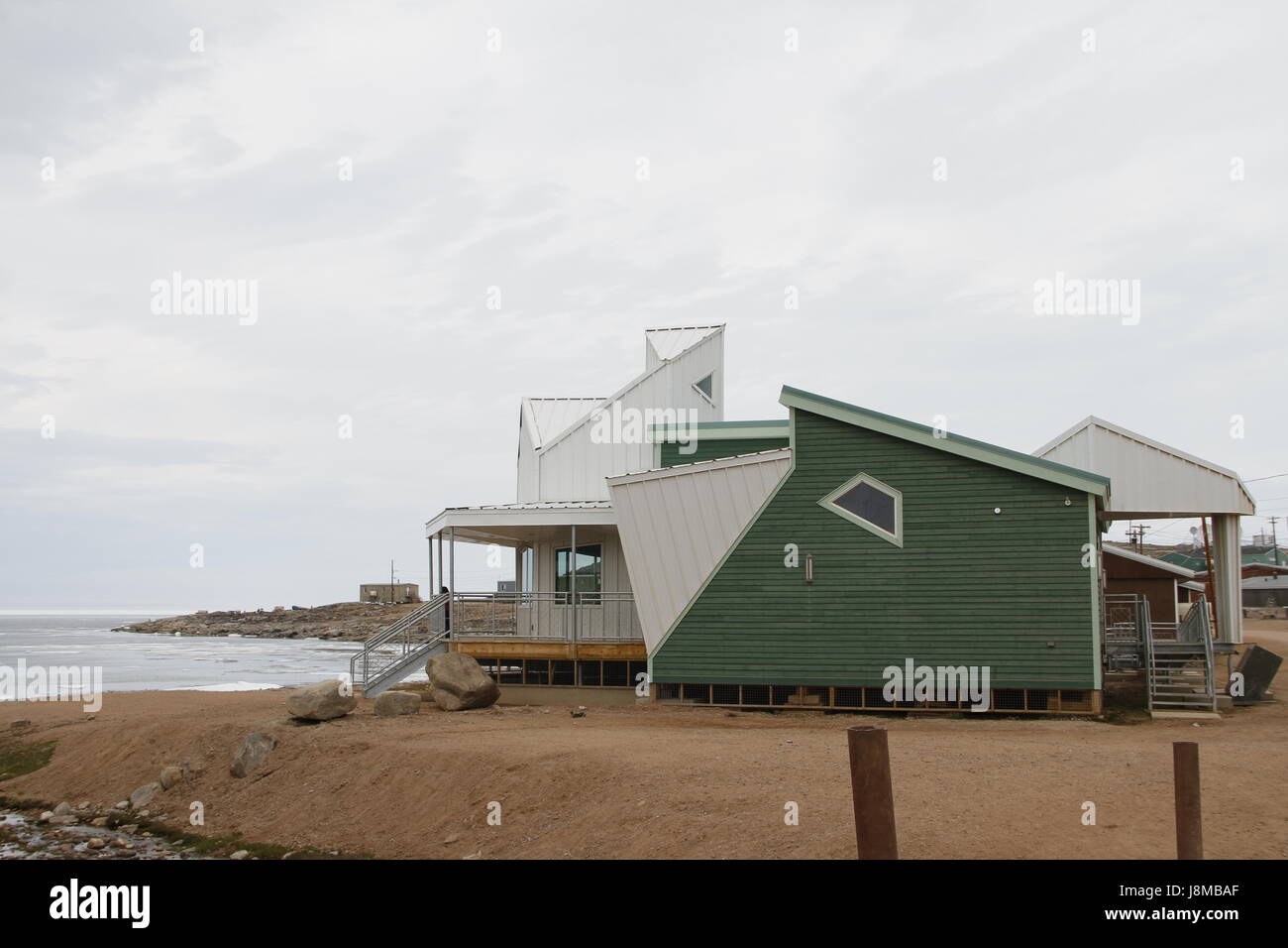 Parks Canada Gebäude in der Gemeinde von Qikiqtarjuaq, Nunavut in der kanadischen Hocharktis auf der Broughton Insel, Nunavut, Kanada Stockfoto